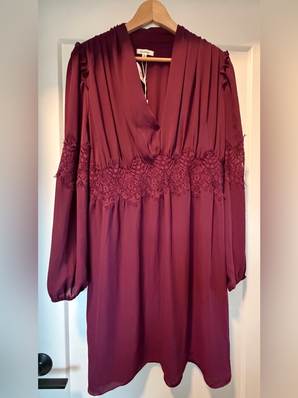 Max Studio Burgundy V-Neck Lace-Trim Long Sleeve Tunic